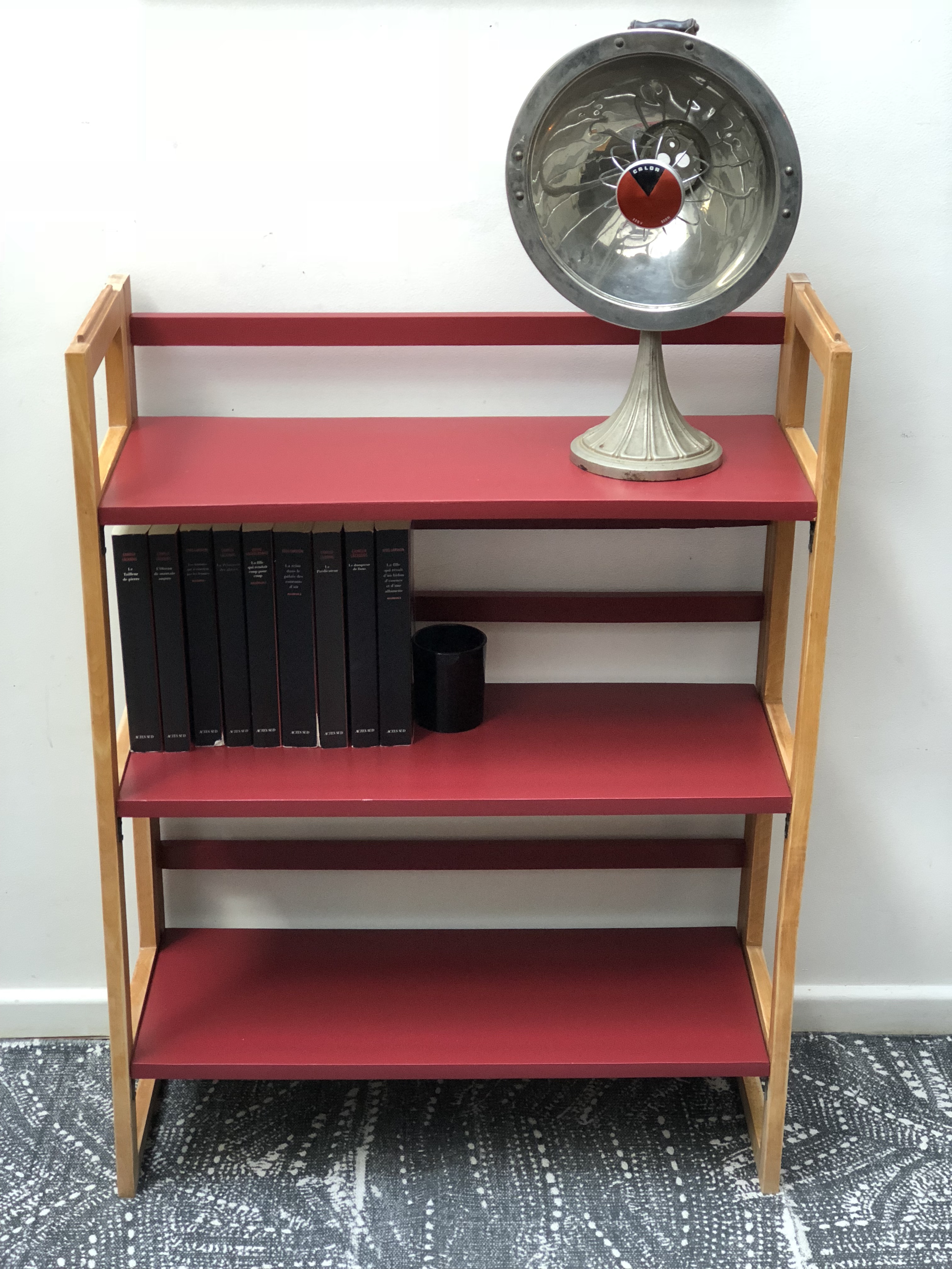 étagère bouquiniste rouge framboise