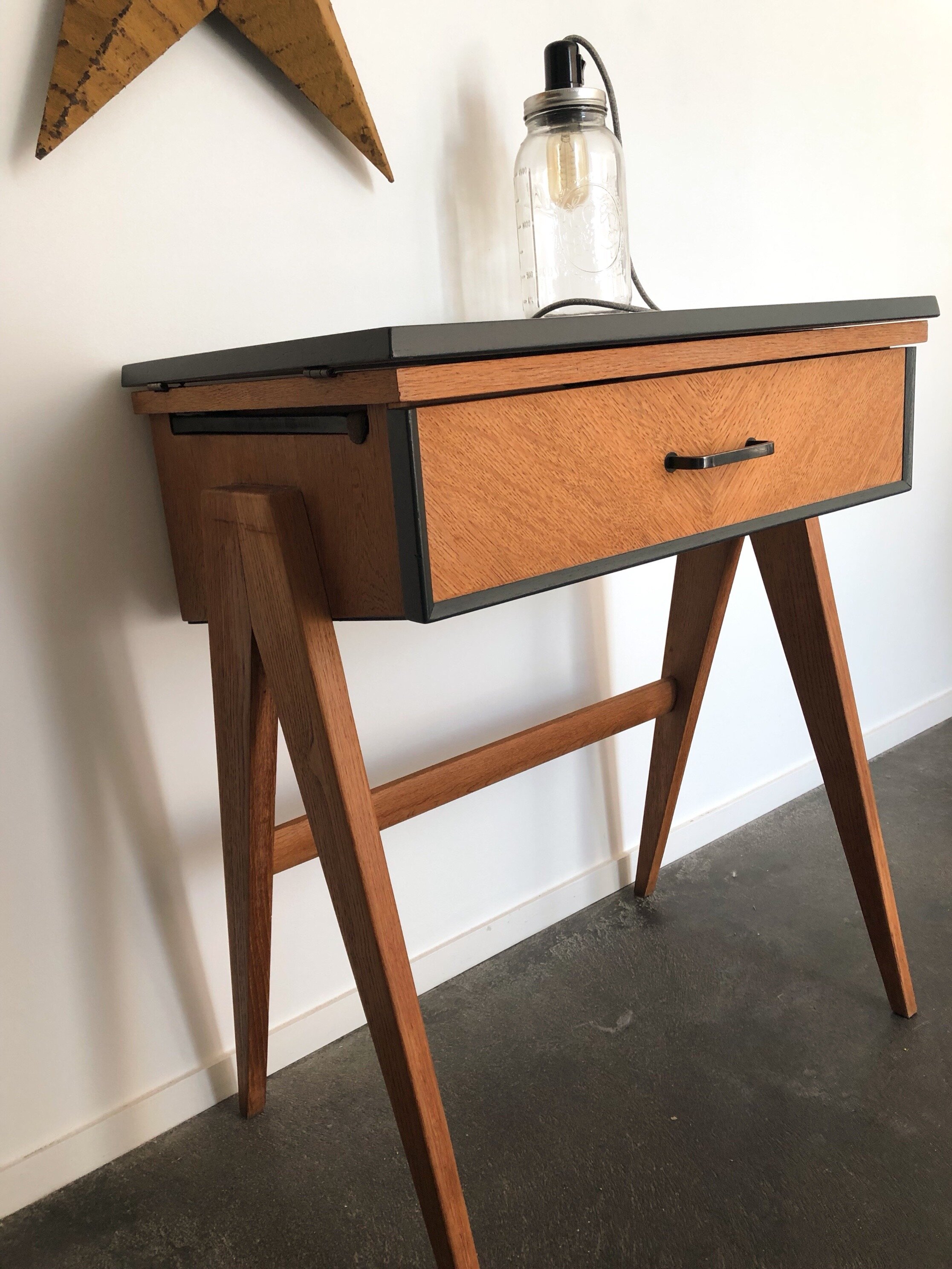 Bureau Singer 6