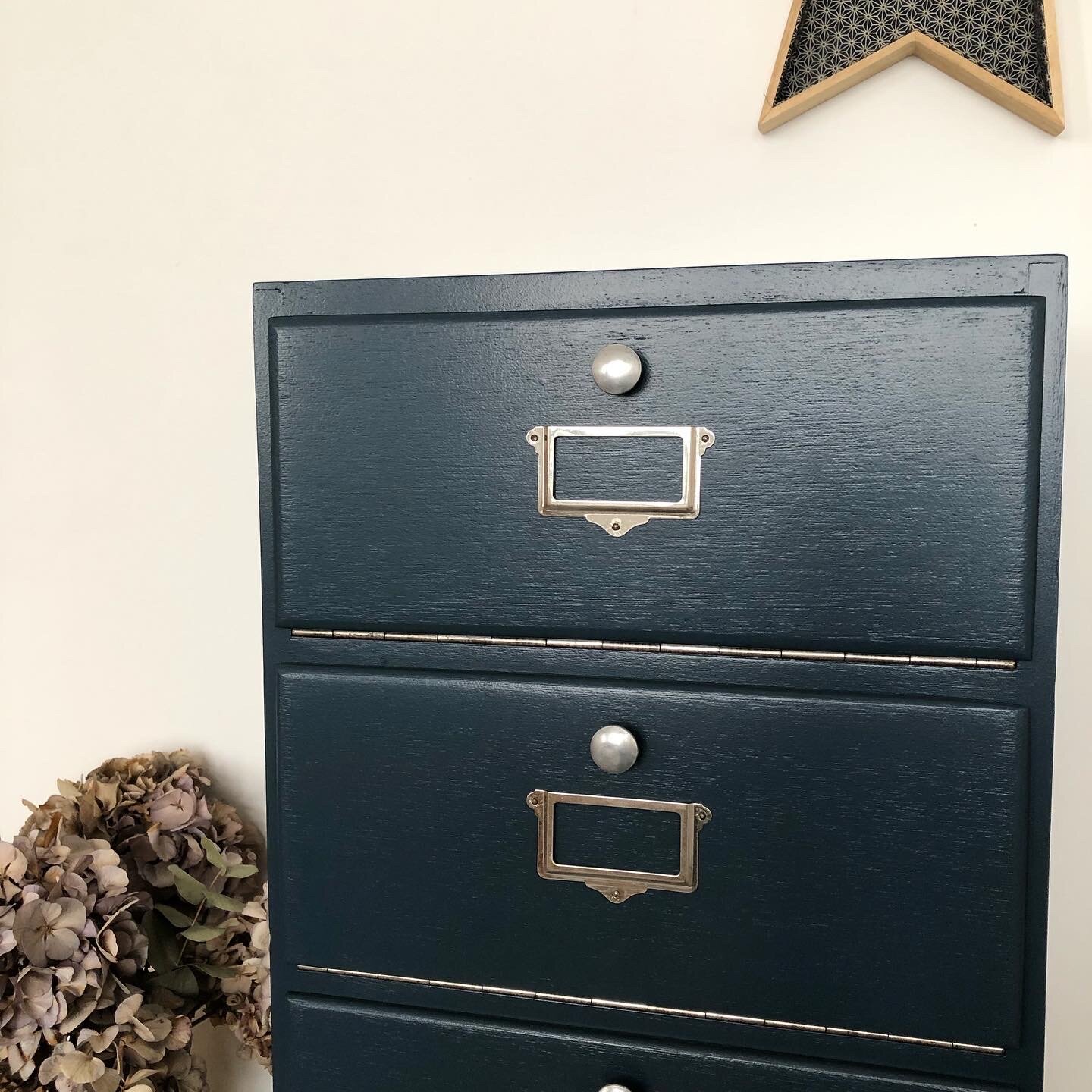 Meuble à clapets noir encre 2