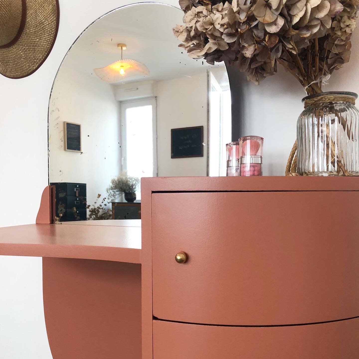 Coiffeuse joue à bisous 1