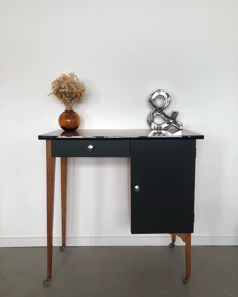 bureau années 50 sur roulettes Pitch black 4