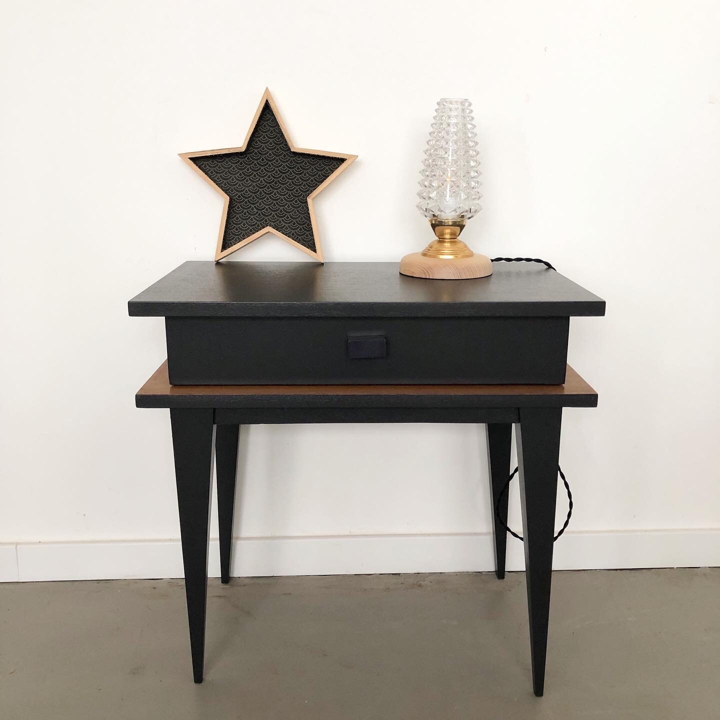 chevet pitch black pieds compas