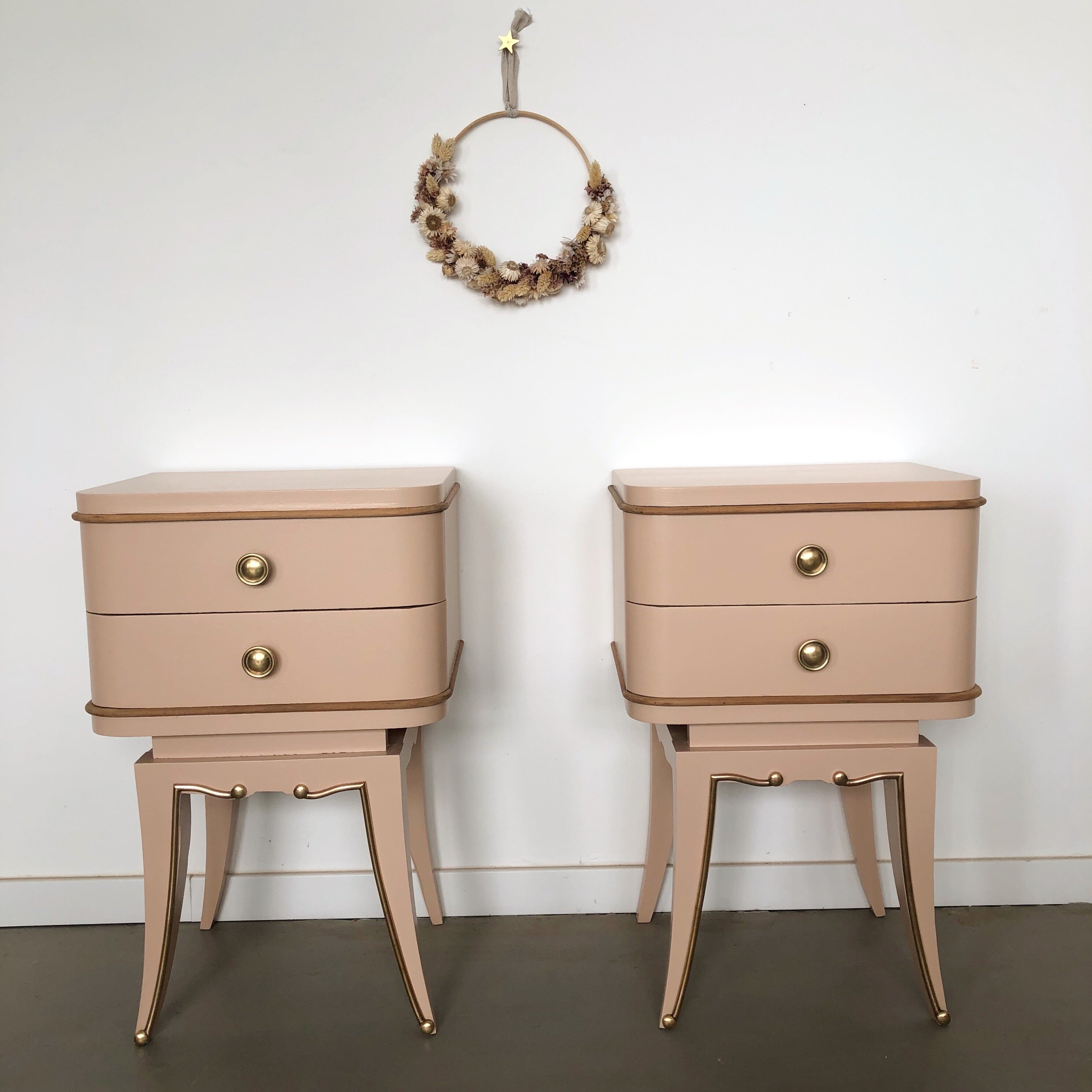 Paire de chevet la couleur du parfum