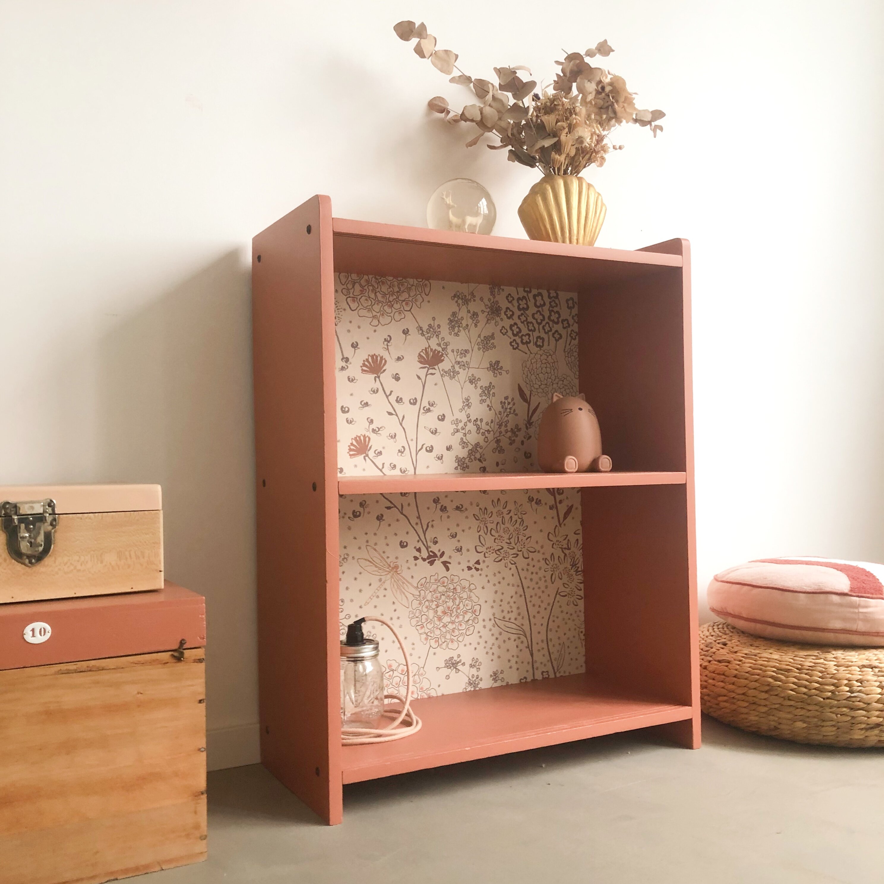 EtagèreJoue à bisous et papier peint Rue de la paix de bilboquet déco 2