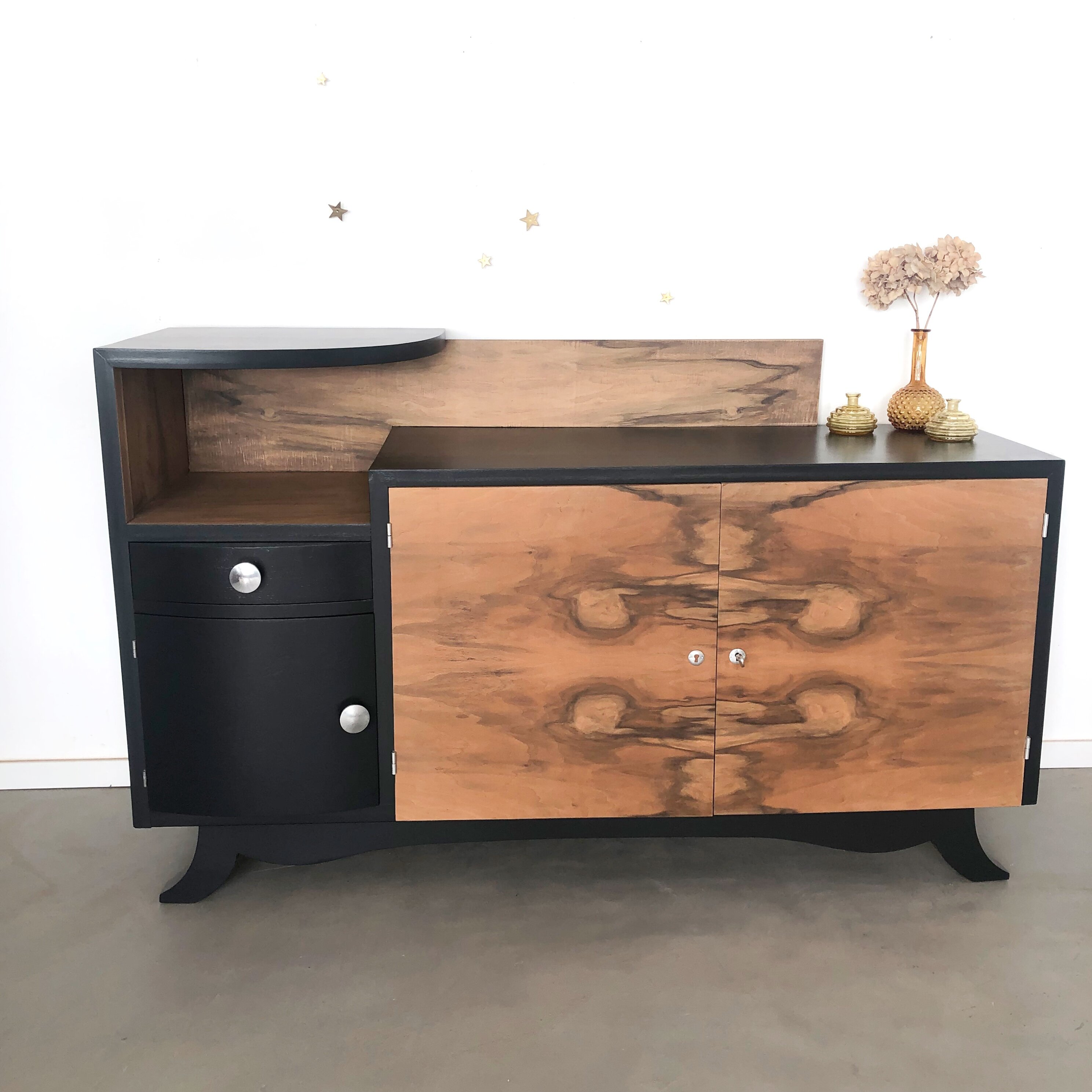 Grand buffet art déco en noyer