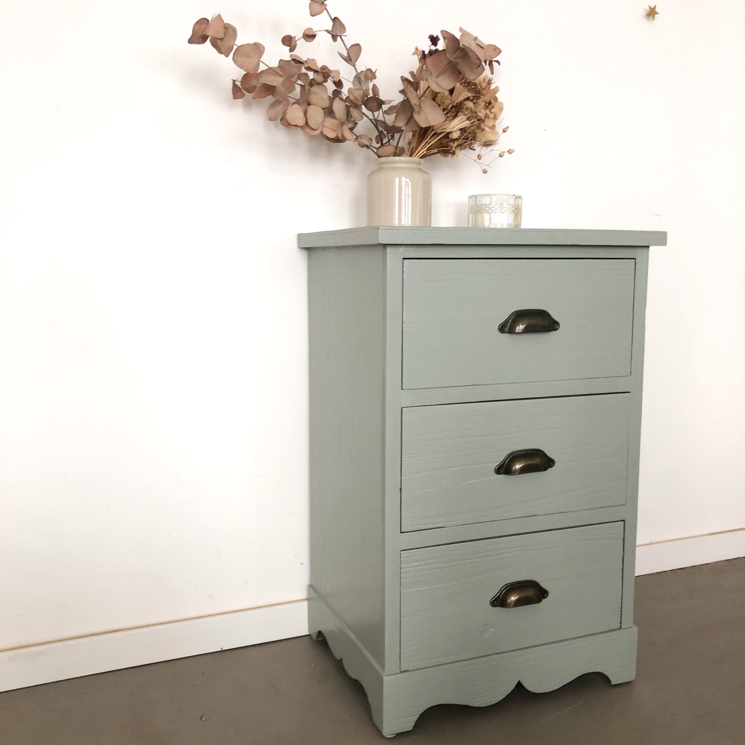 Chiffonnier 3 tiroirs pigeon, poignées coquilles 1