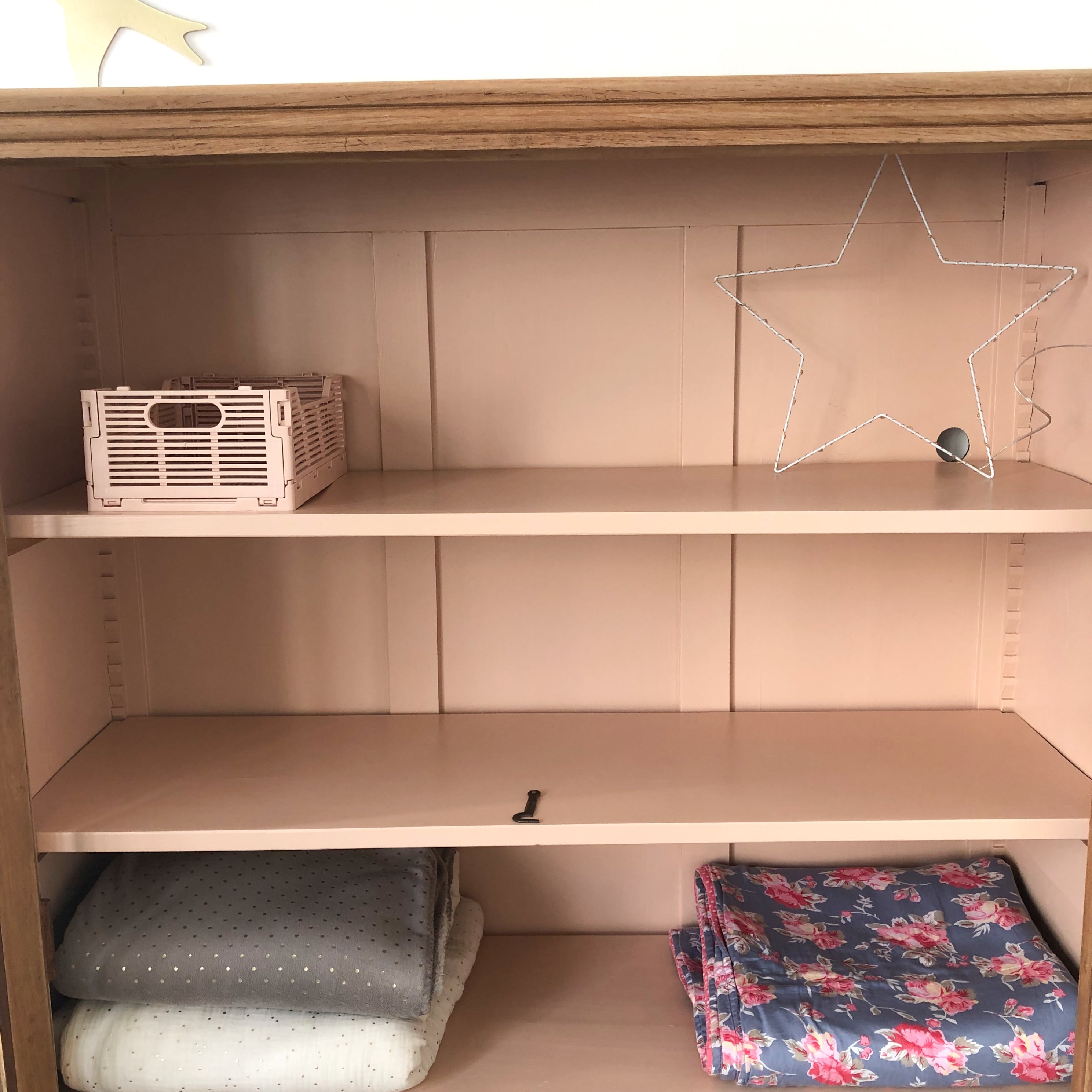 Armoire vitrée, la couleur du parfum 3