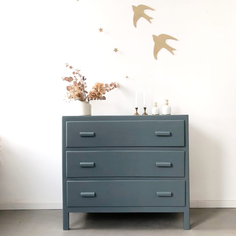 Commode trois tiroirs Temps de bottes 1