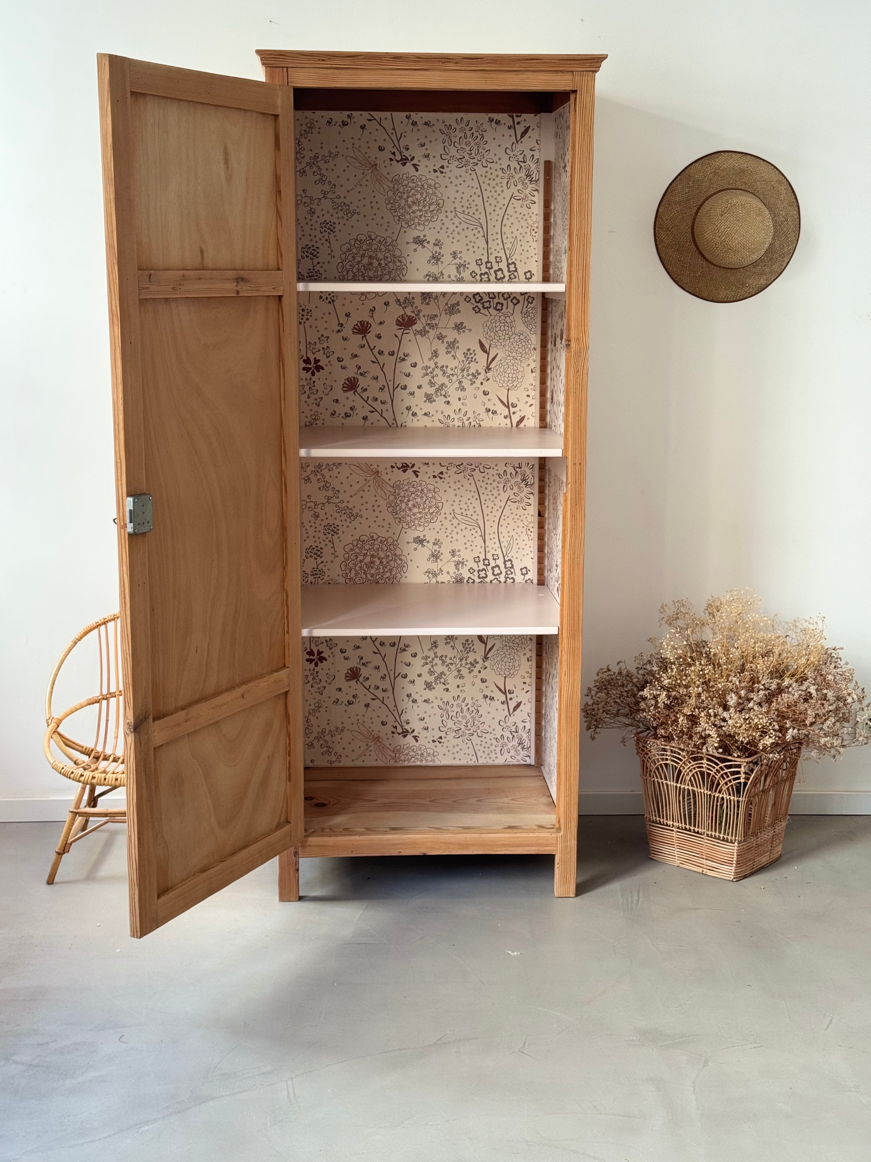 Armoire Pink Ground et rue de la paix 4