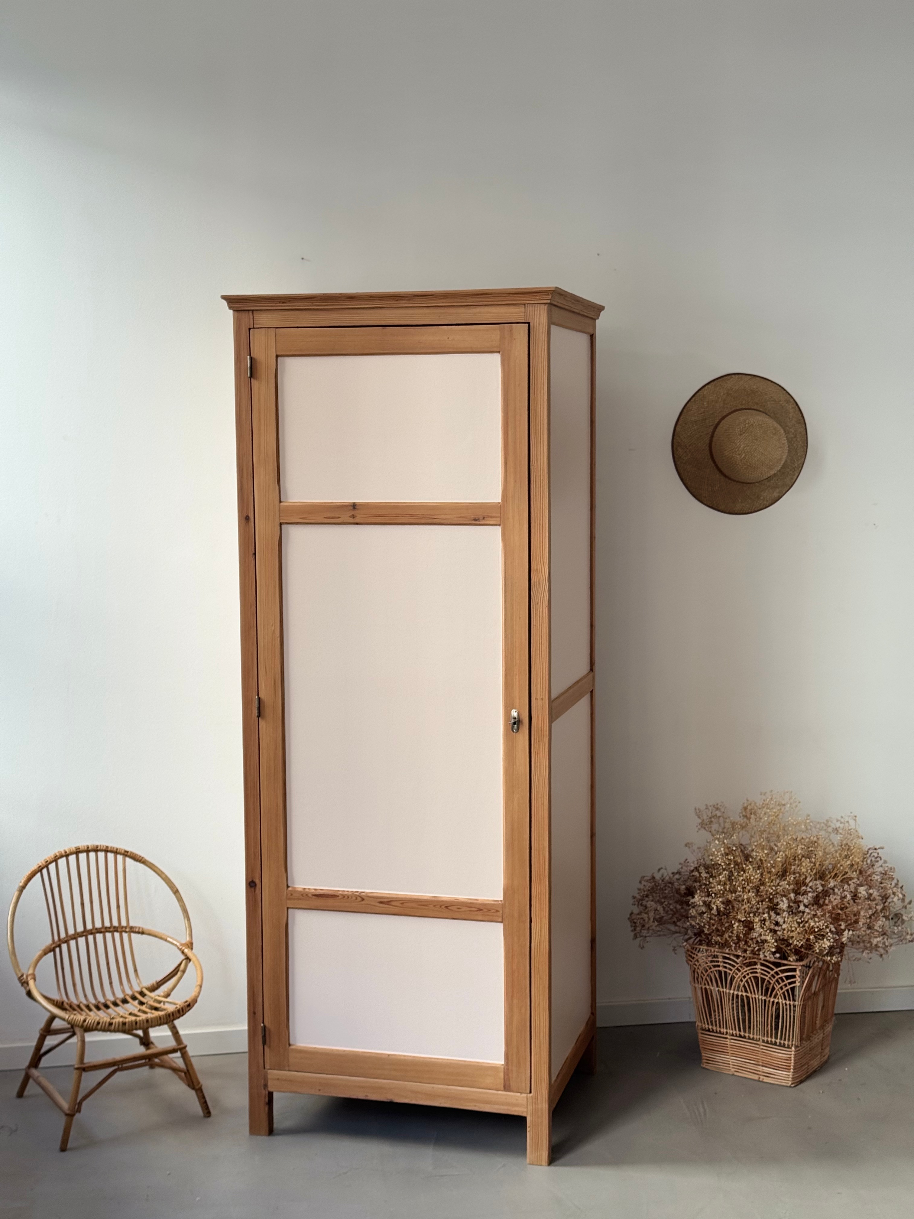 Armoire Pink Ground et rue de la paix 2