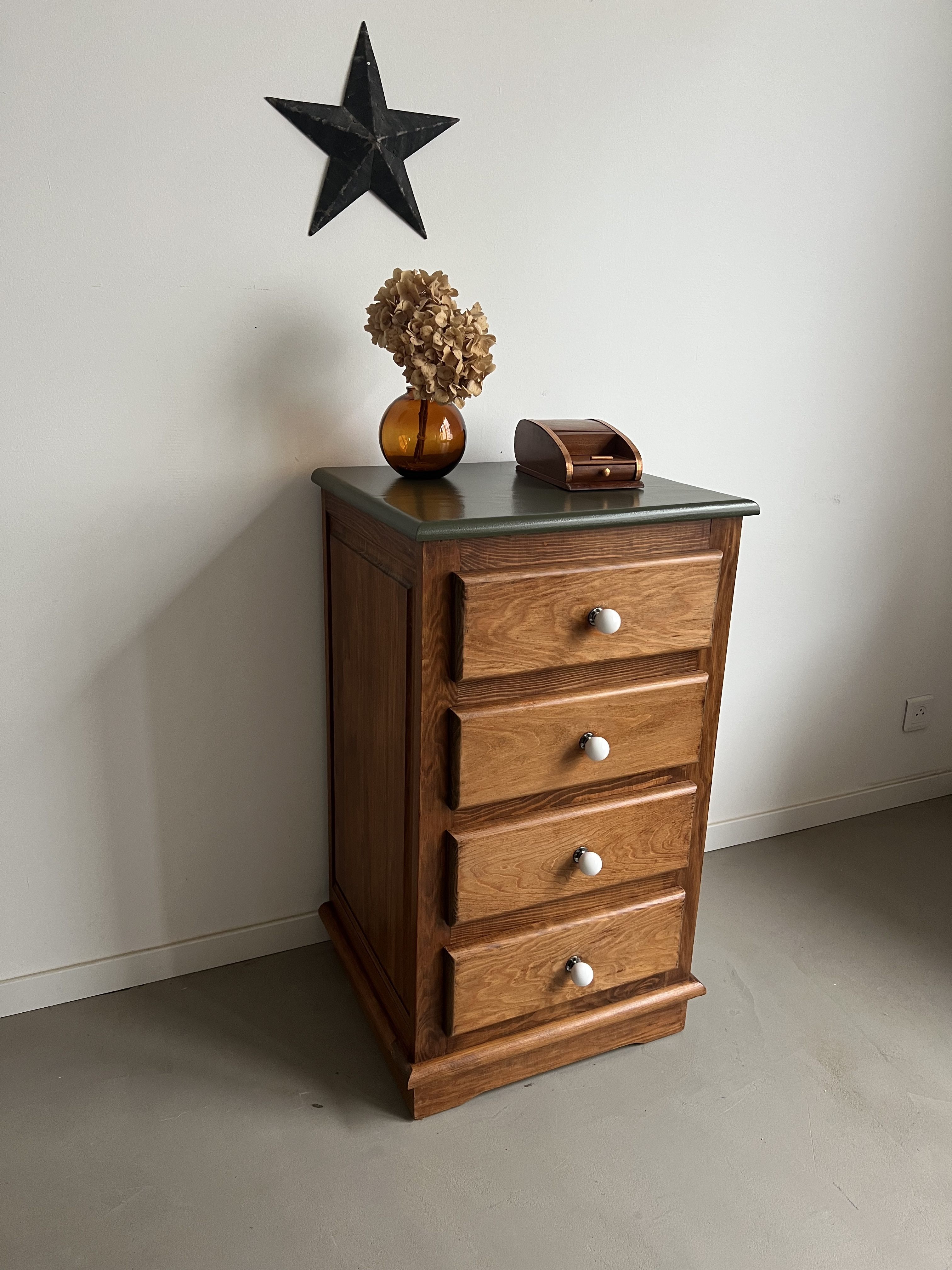 Chiffonnier bois foncé, le stratège en pin 2