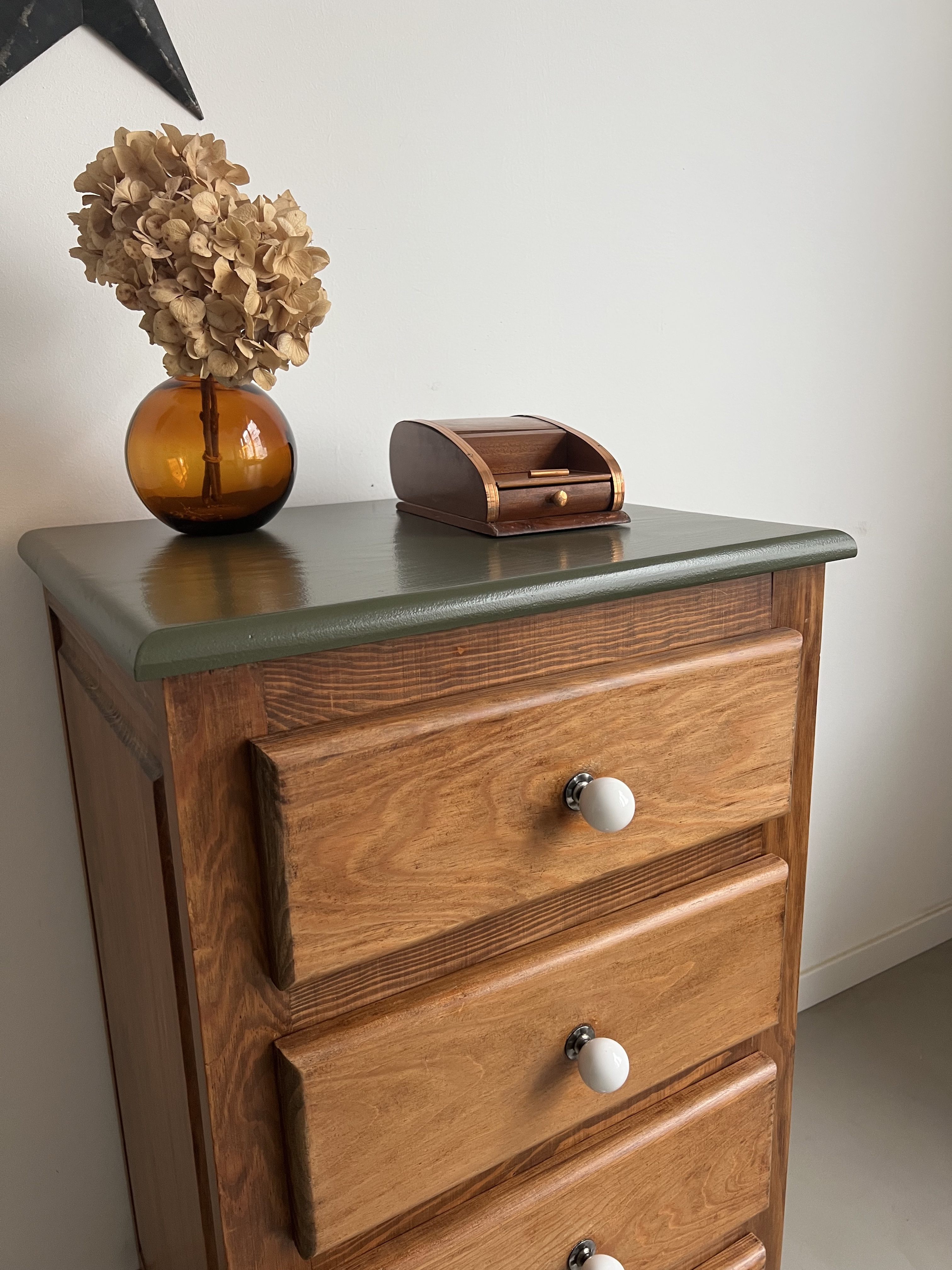 Chiffonnier bois foncé, le stratège en pin 1