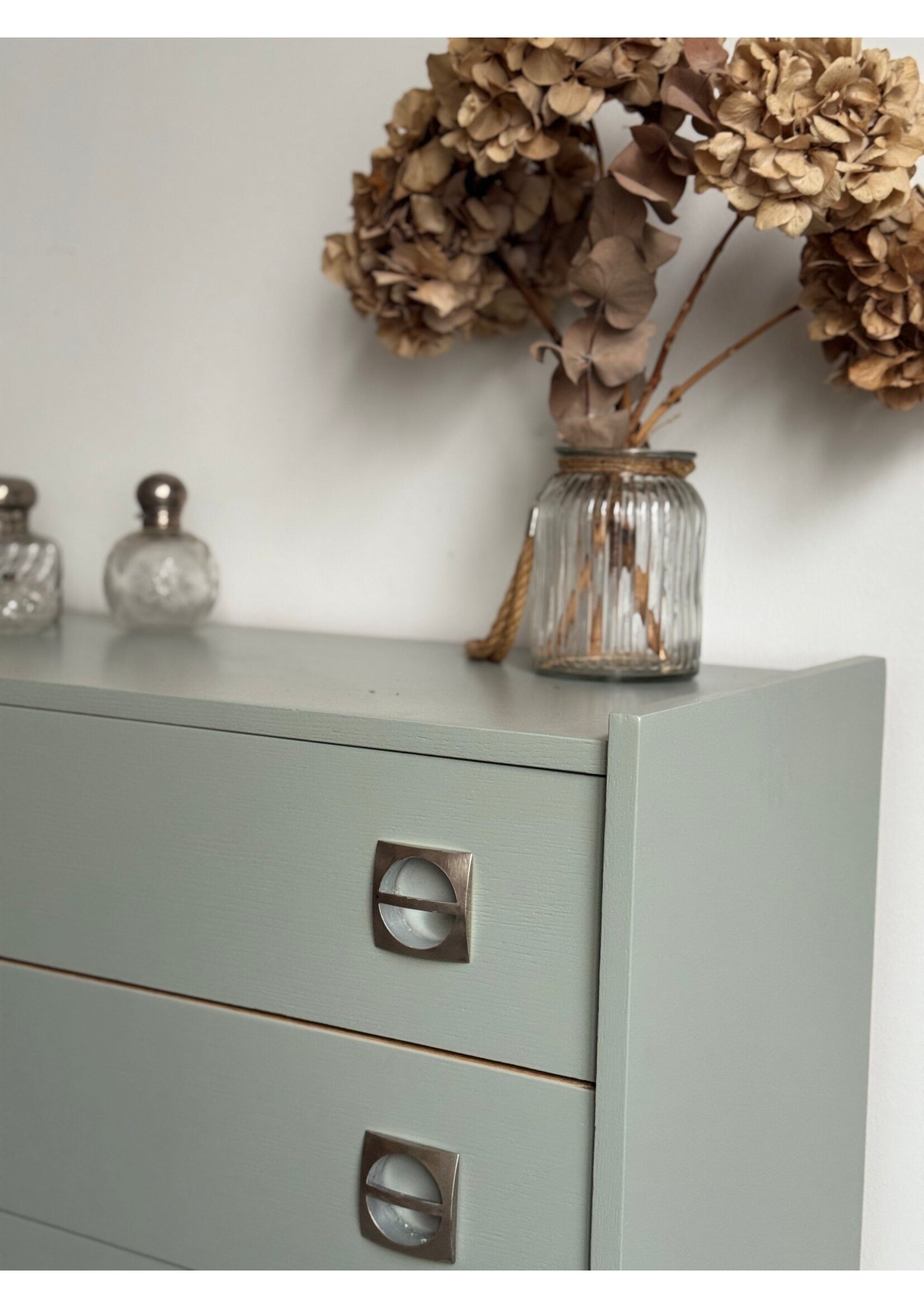 Commode rétro pigeon