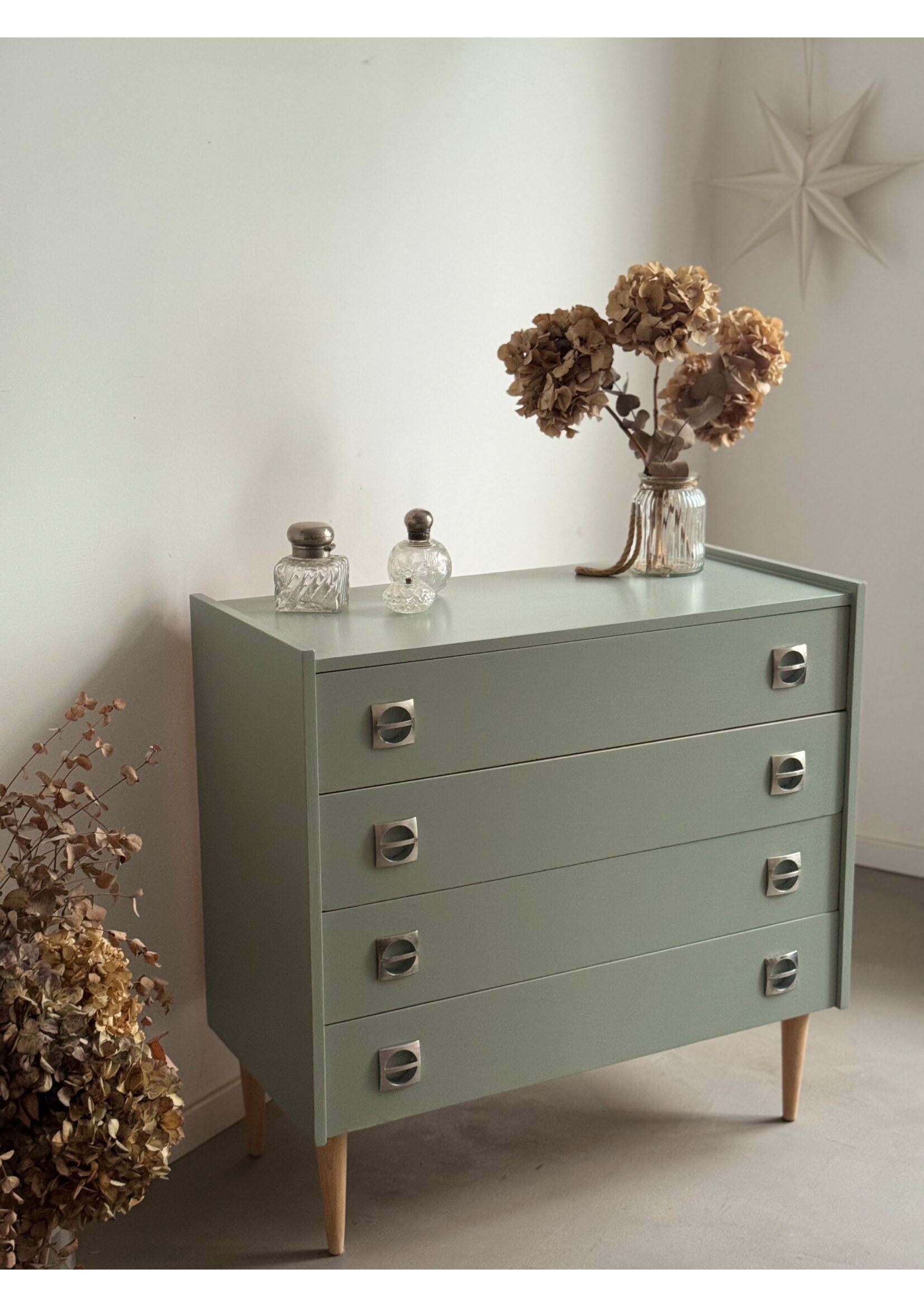 Commode rétro pigeon 3