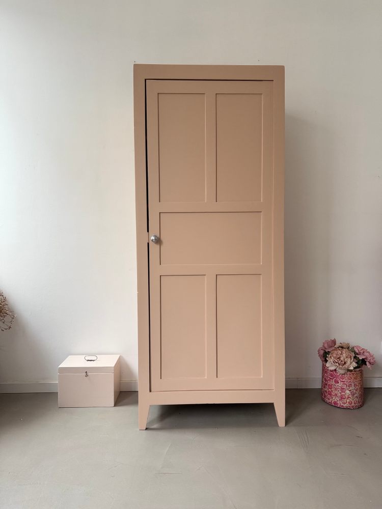 Armoire penderie la couleur du parfum 7