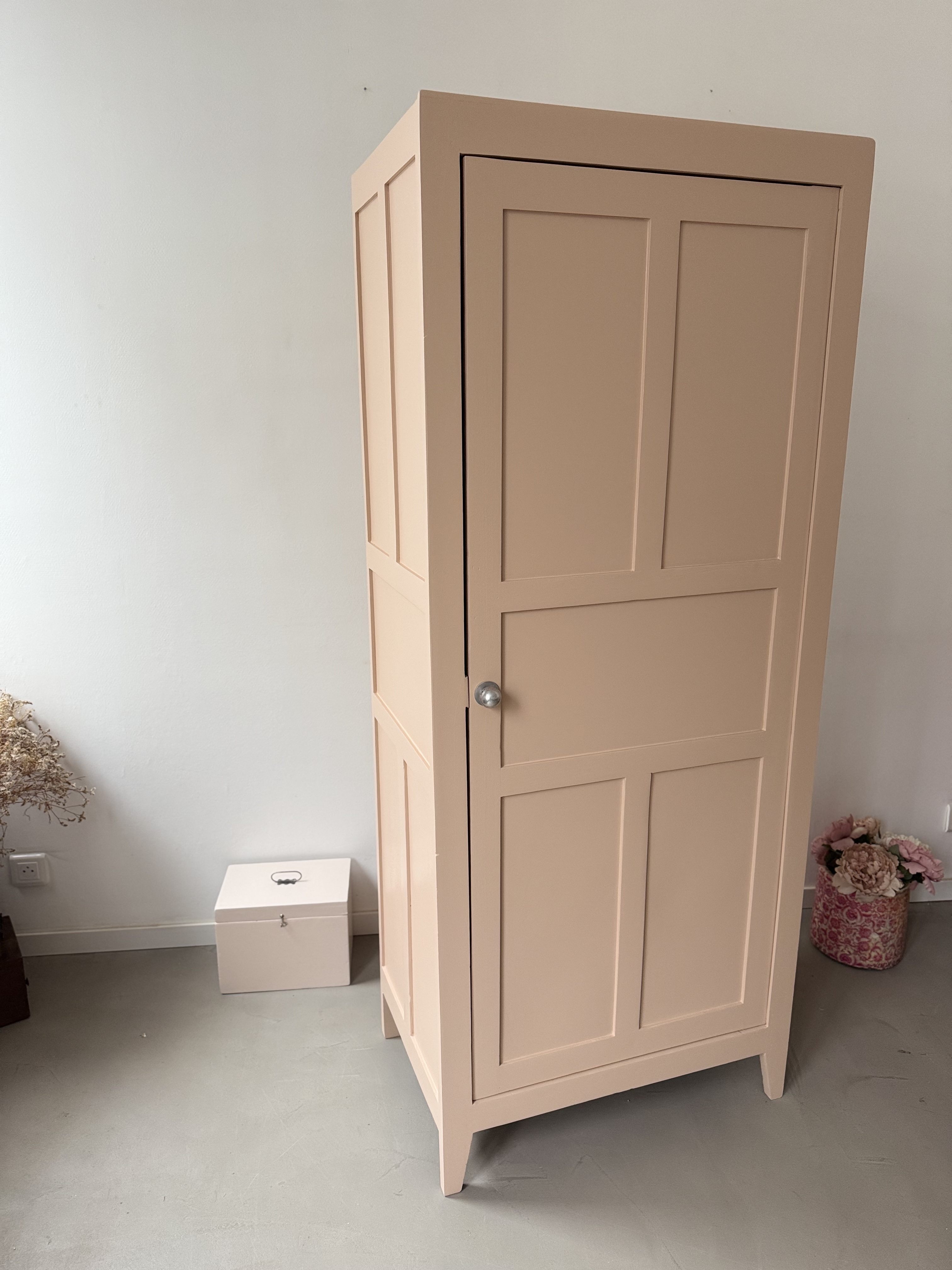 Armoire penderie la couleur du parfum