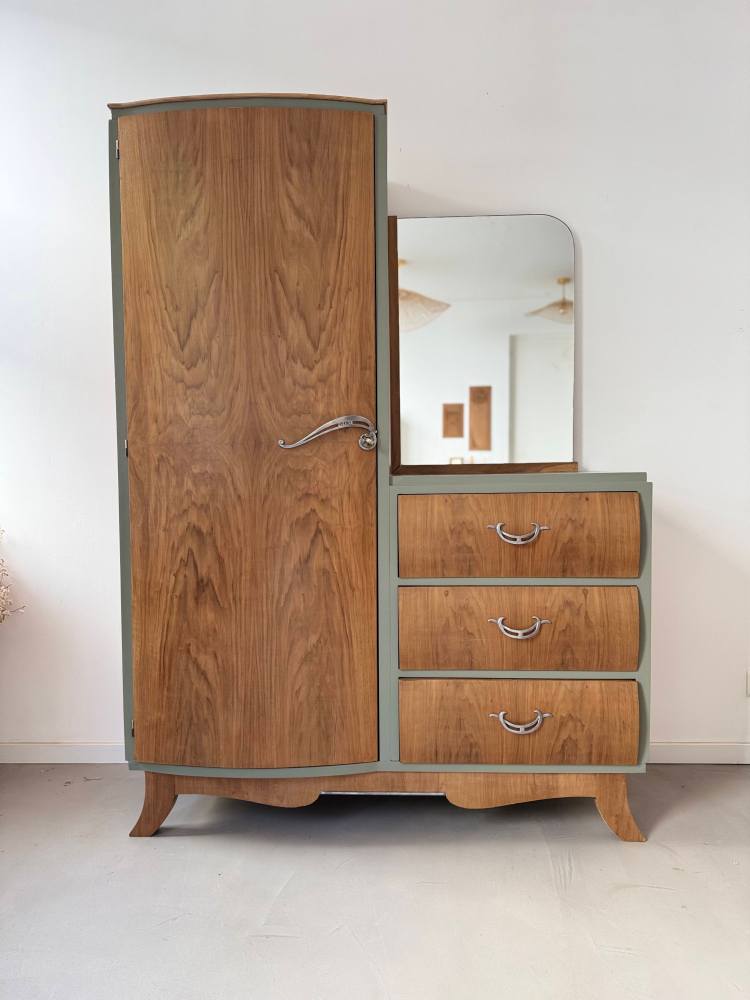 Armoire asymétrique galbée avec miroir 2