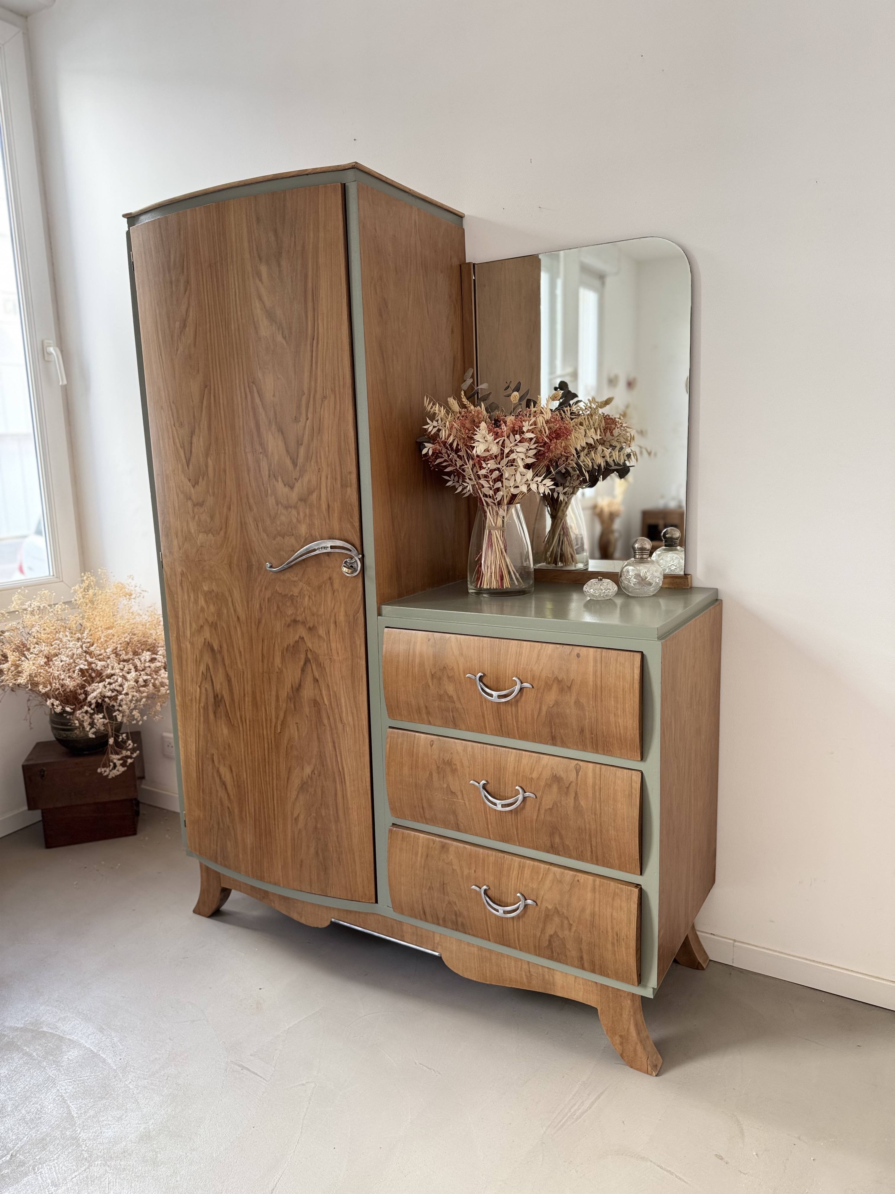 Armoire asymétrique galbée avec miroir 6